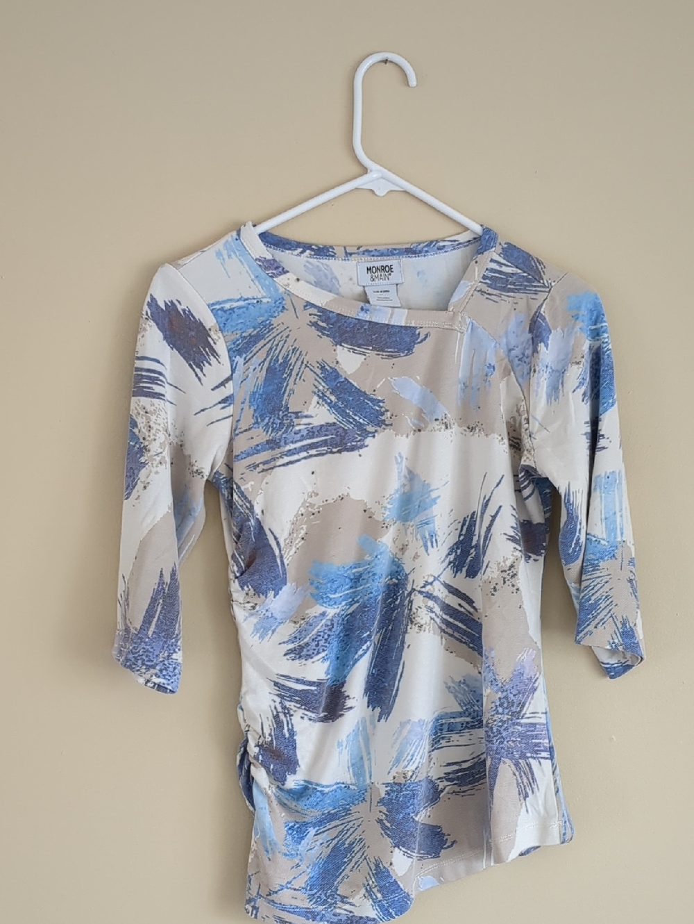 Small Monroe & Main Shirt Top